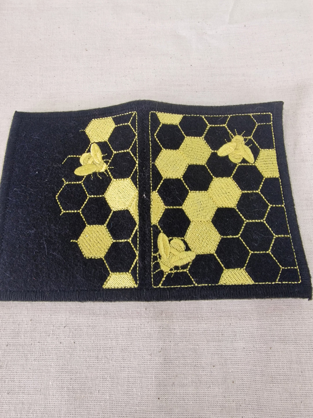 Honeybee Needlebook – Needles Included
