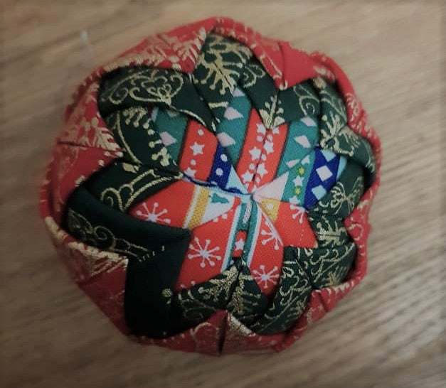 No Sew Christmas Bauble (Traditional)