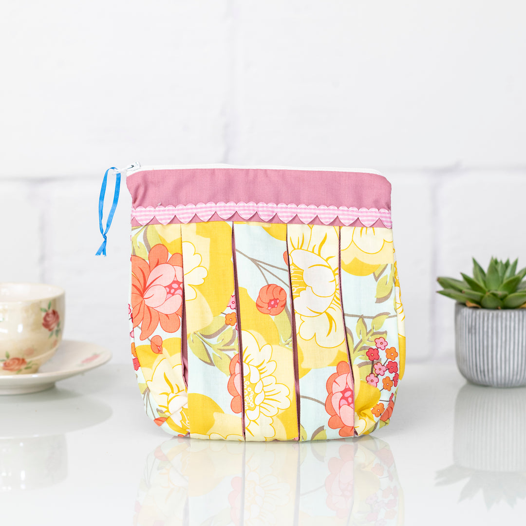 Blue House patterned: Pleated Cosmetic Bag